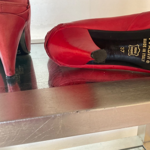 Gorgeous Italian Red Boots with lattice back and stretchy front. - Picture 4 of 4